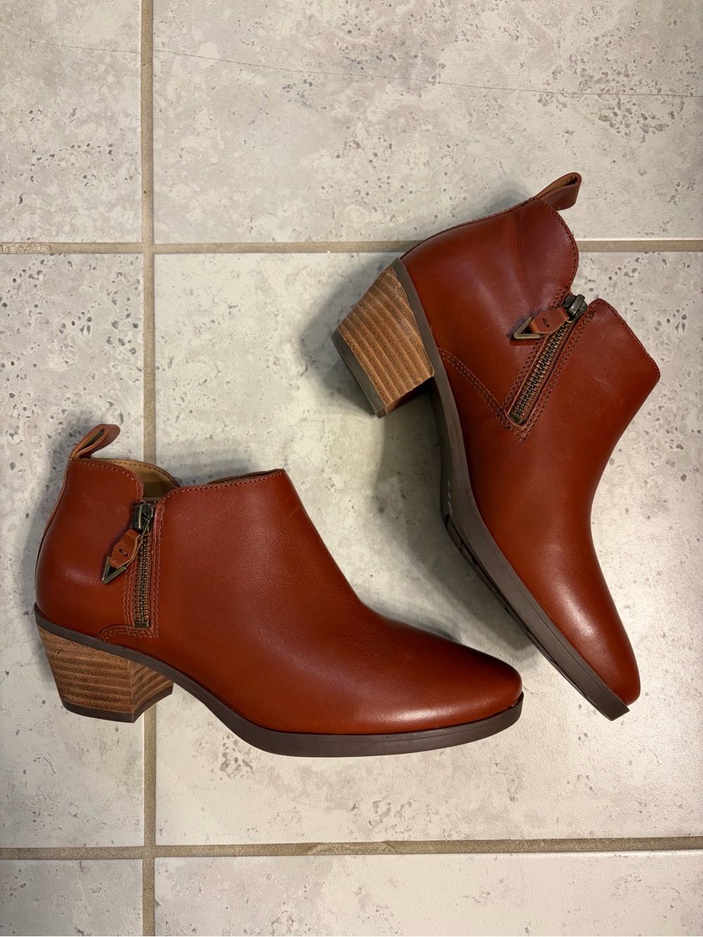 Vionic | Cecily Chestnut Brown Leather Ankle Booties with Low Block Heel | Sz 6